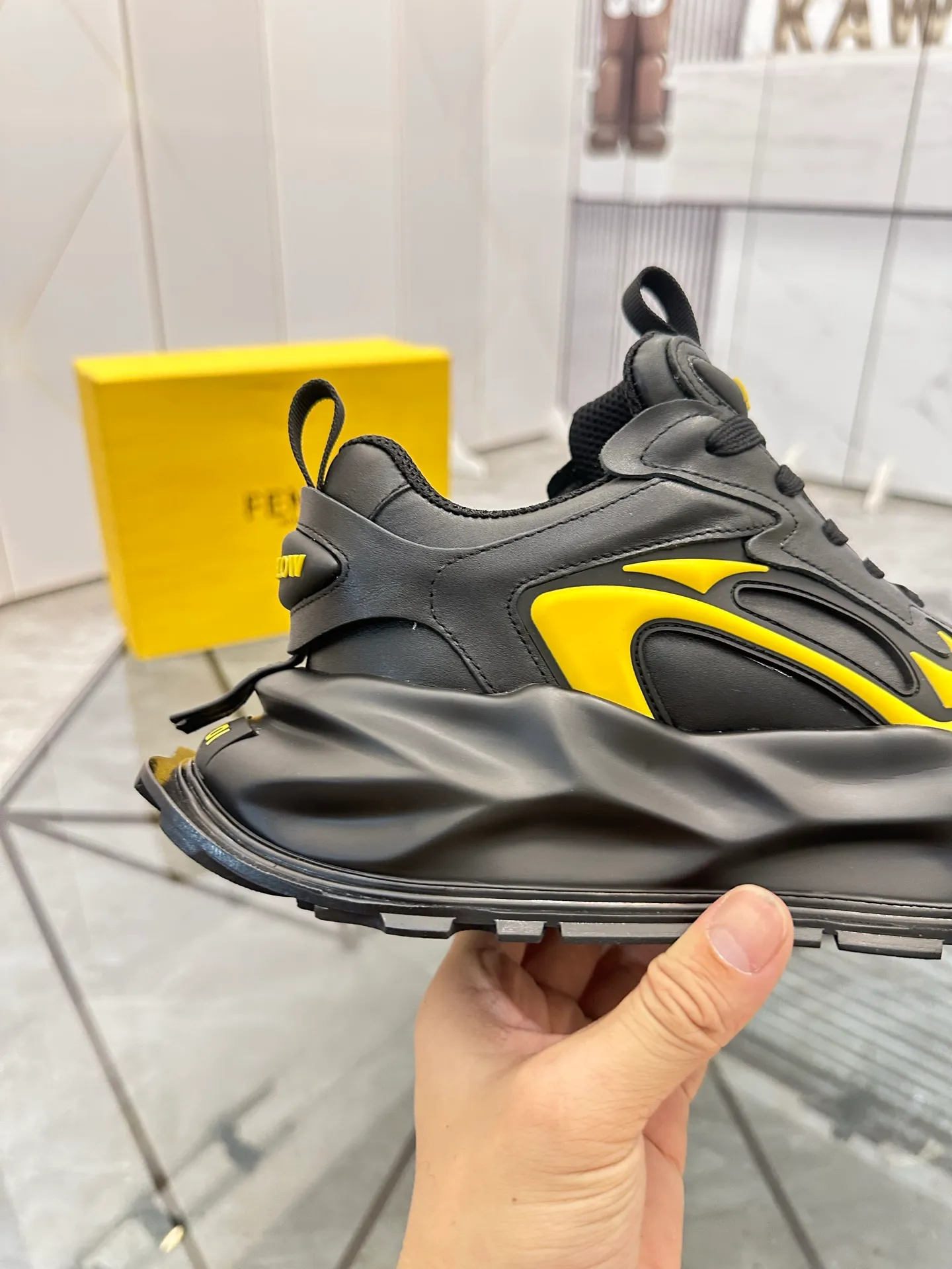 Men's shoes: 💰P580¥ Product trademark: Fendi* "Fendi*" low-top sports shoes Regular size: 39-44 (can be customized to 38.45.46) Product material: imported cowhide upper, breathable lining, original outsole. No.: 0008